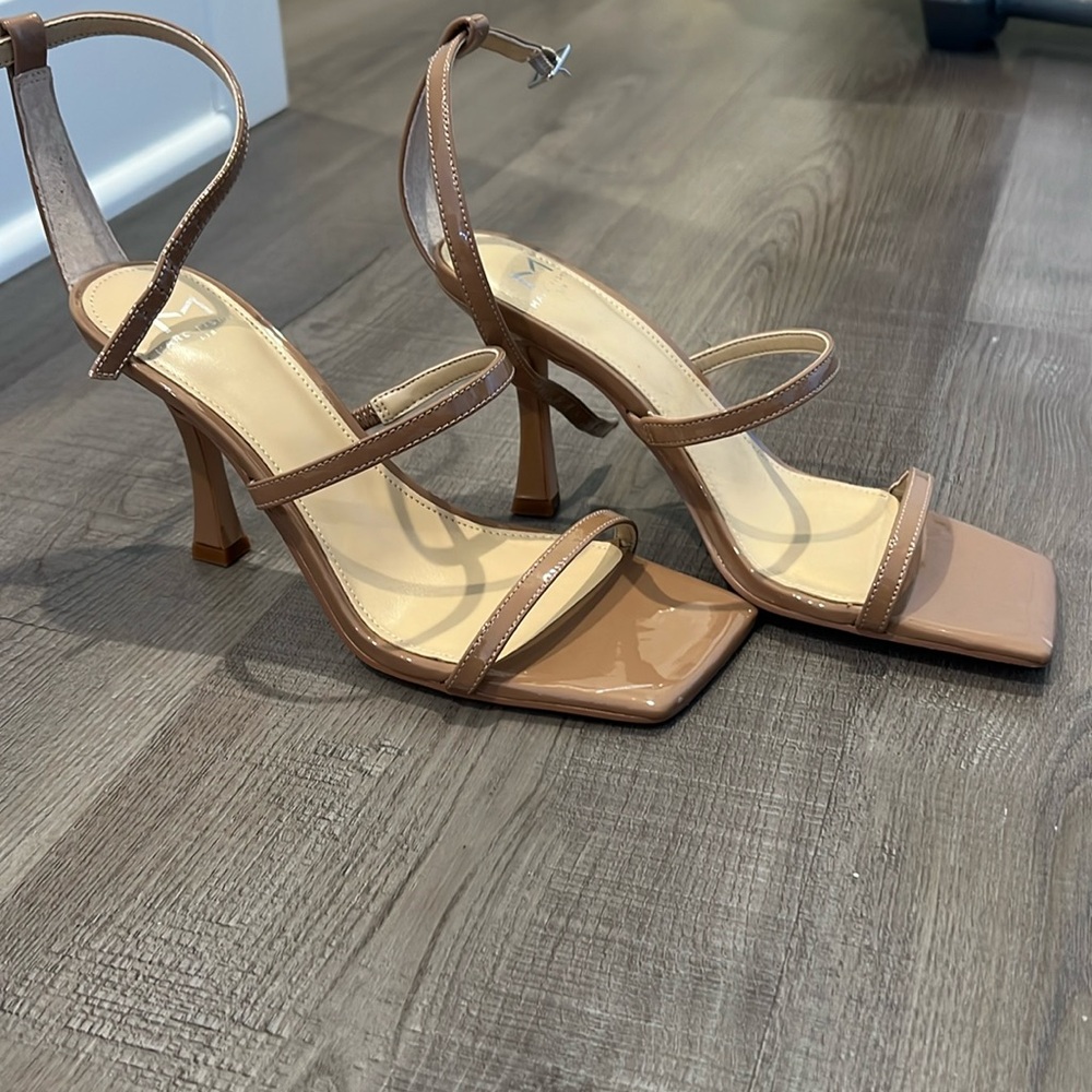 Marc Fisher leather heel.